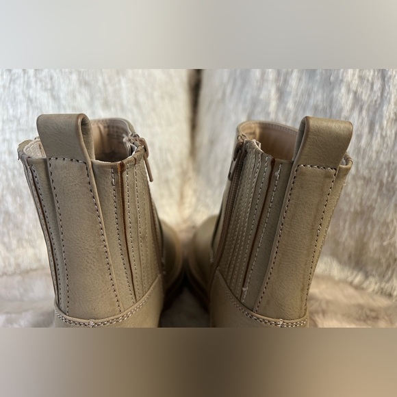 NWOT TIME and TRU Memory Foam Tan Waterproof Boots - Picture 14 of 15